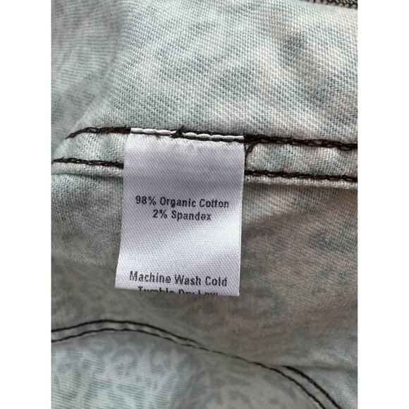 BruceGlen Linear Leopard Jean Jacket - Picture 9 of 9